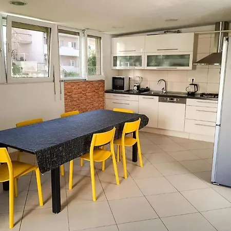 Big 4 2 Apartment Split